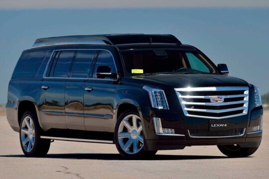 Private Transfer: Las Vegas to LAS Airport by Luxury SUV or Limousine up to 8 p